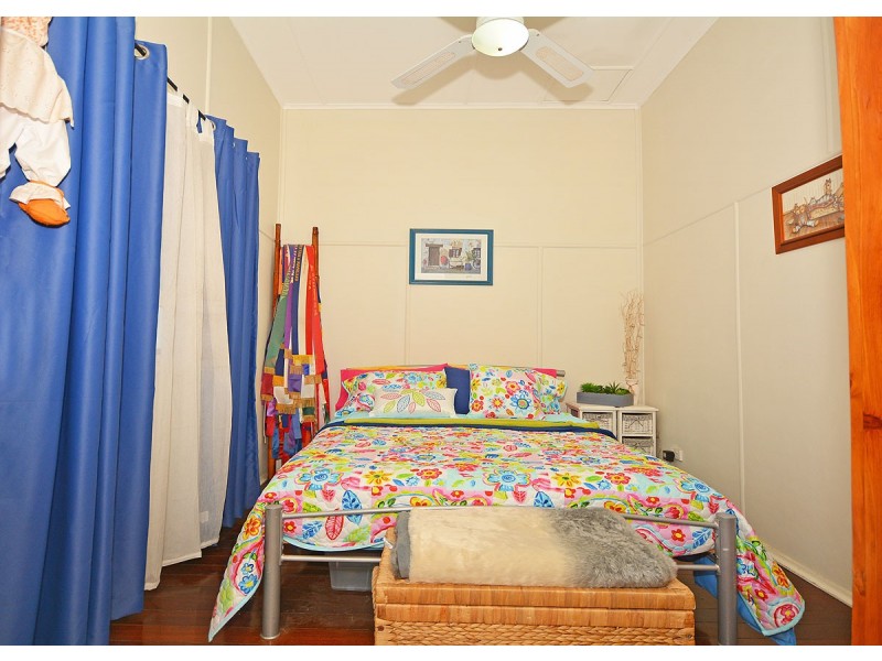 68 Dayman Street, Urangan QLD 4655