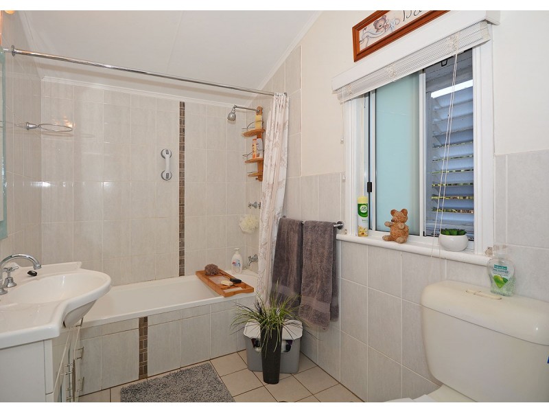 68 Dayman Street, Urangan QLD 4655