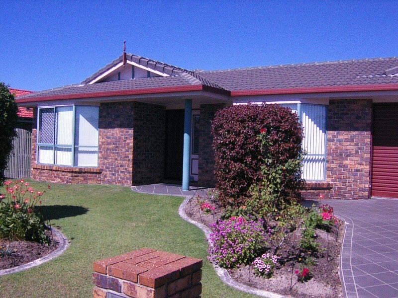 9 Satinay Street, Urangan QLD 4655