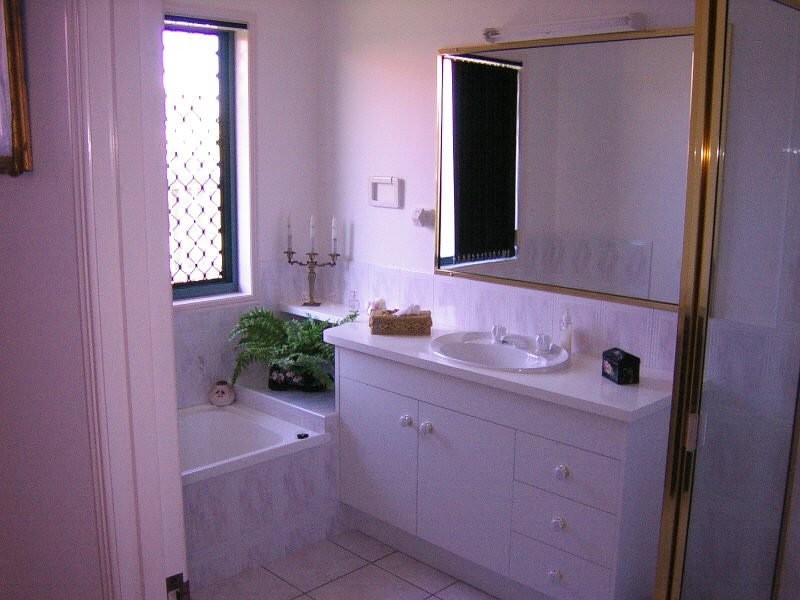 9 Satinay Street, Urangan QLD 4655