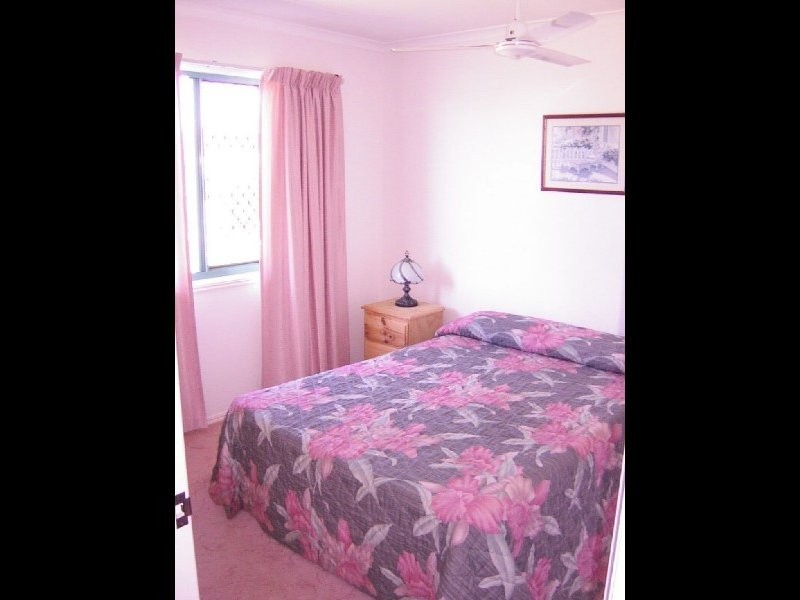 9 Satinay Street, Urangan QLD 4655