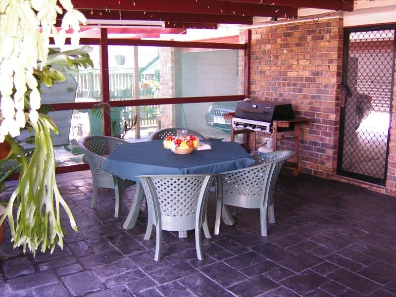 9 Satinay Street, Urangan QLD 4655