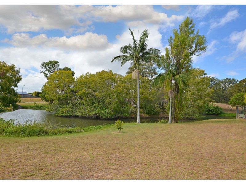 5 Lakeside Court, Torquay QLD 4655
