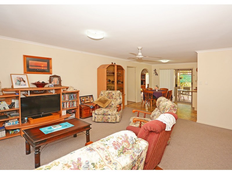 5 Lakeside Court, Torquay QLD 4655