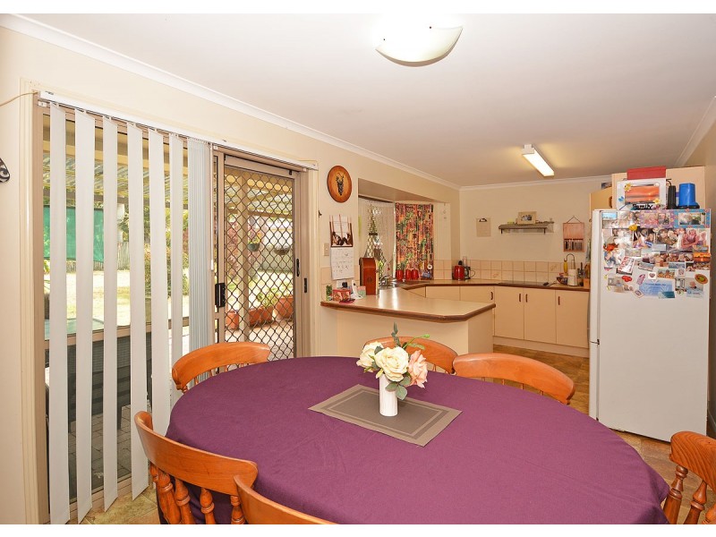 5 Lakeside Court, Torquay QLD 4655