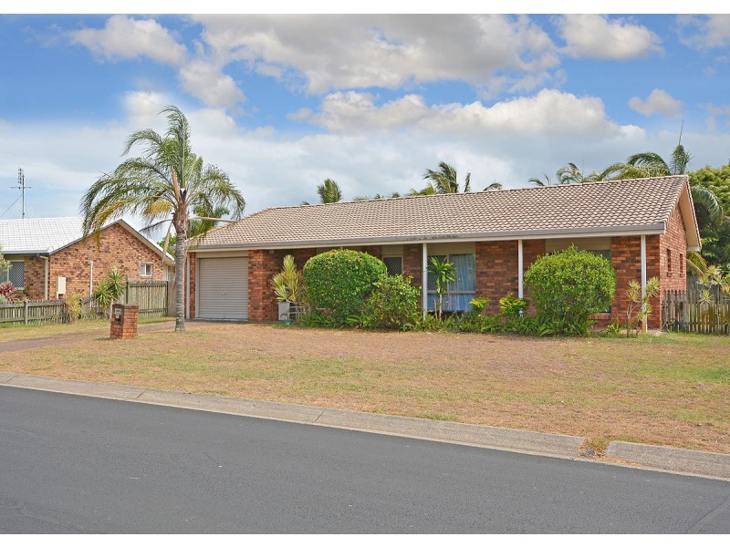 5 Lakeside Court, Torquay QLD 4655