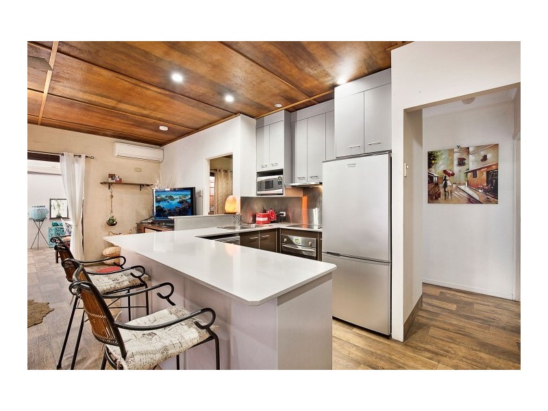 82 Boundary Road, Urangan QLD 4655