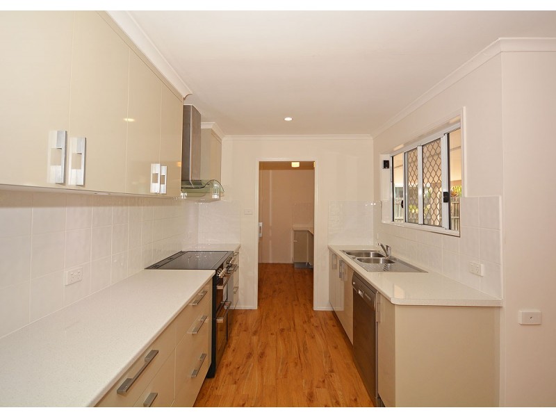 7 Whimbrel Grove, Eli Waters QLD 4655