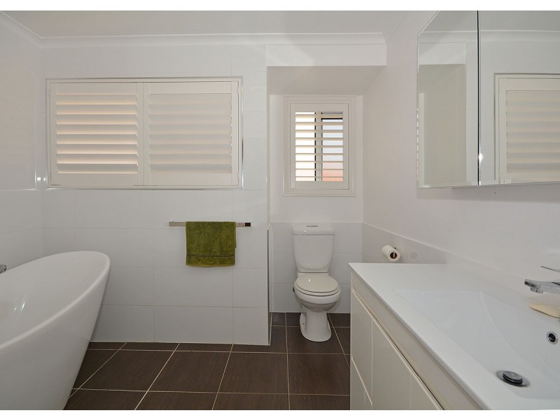 7 Whimbrel Grove, Eli Waters QLD 4655