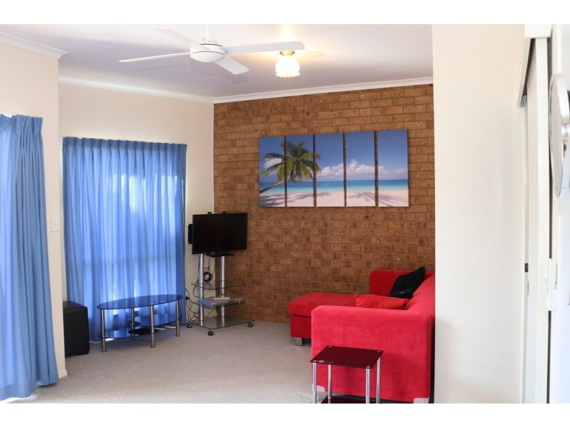 4/448 Esplanade, Torquay QLD 4655