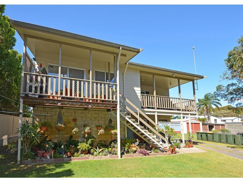 583 Charlton Esplanade, Urangan QLD 4655