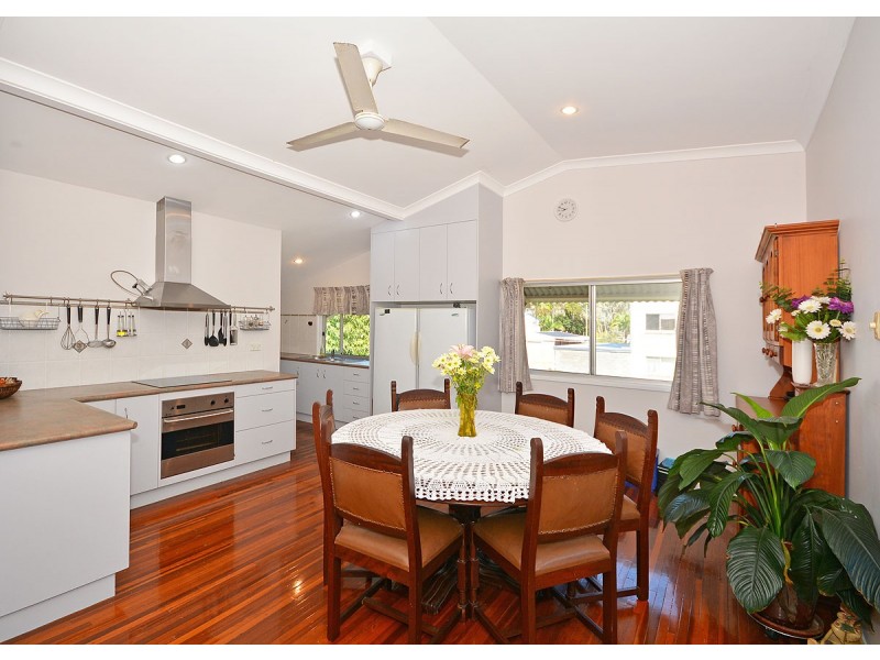 583 Charlton Esplanade, Urangan QLD 4655