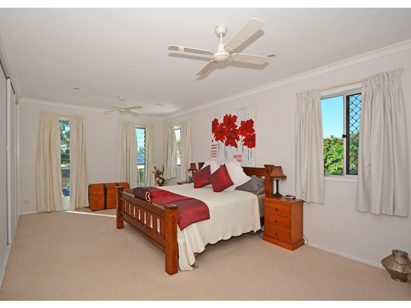 583 Charlton Esplanade, Urangan QLD 4655