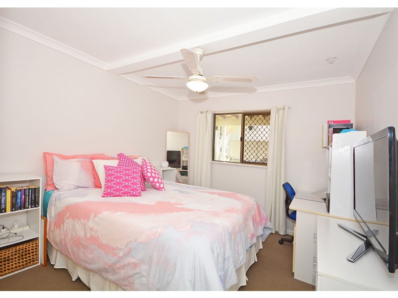 583 Charlton Esplanade, Urangan QLD 4655