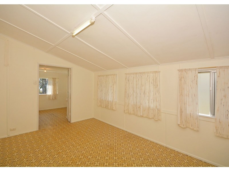 583 Charlton Esplanade, Urangan QLD 4655