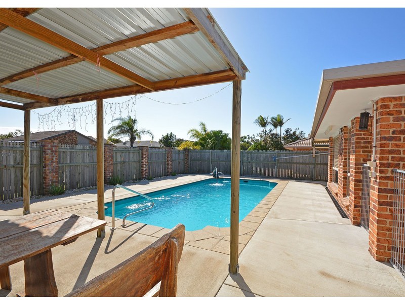 6 Golden Court, Kawungan QLD 4655