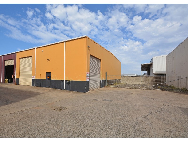 2 and 3/90 Lower Mountain Road, Dundowran QLD 4655