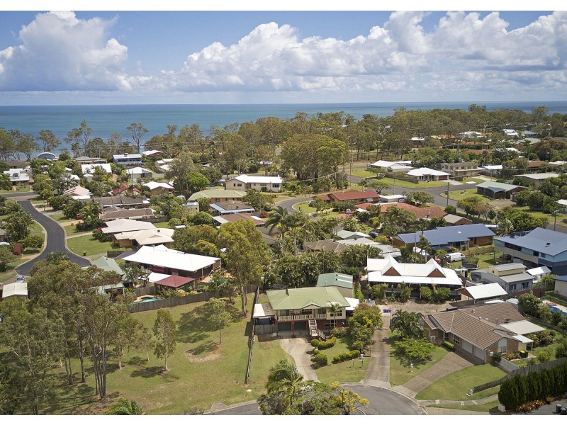 32 Earls Court, Point Vernon QLD 4655