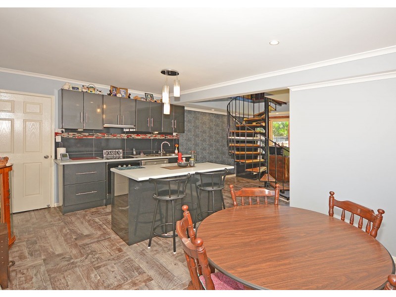 32 Earls Court, Point Vernon QLD 4655