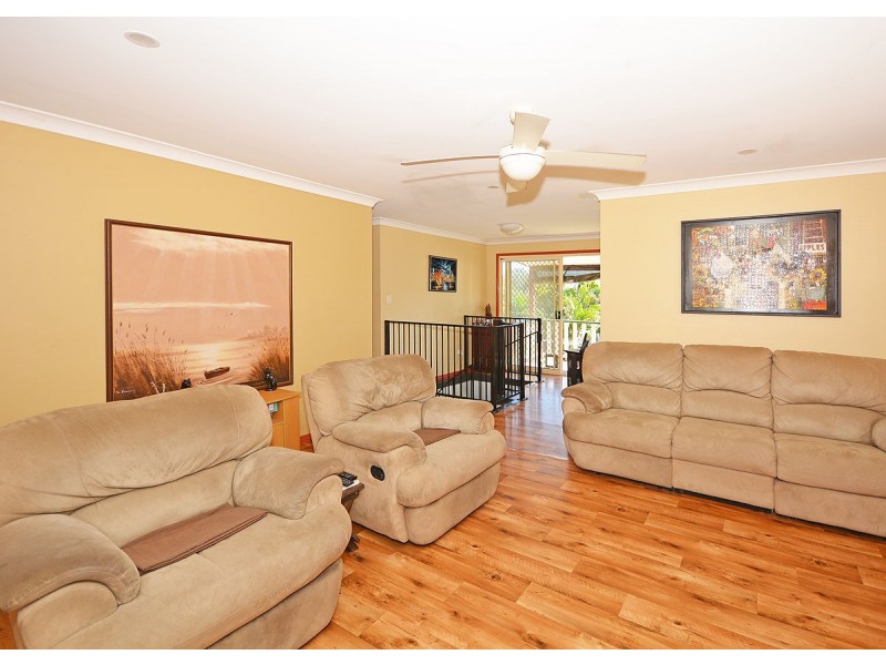 32 Earls Court, Point Vernon QLD 4655