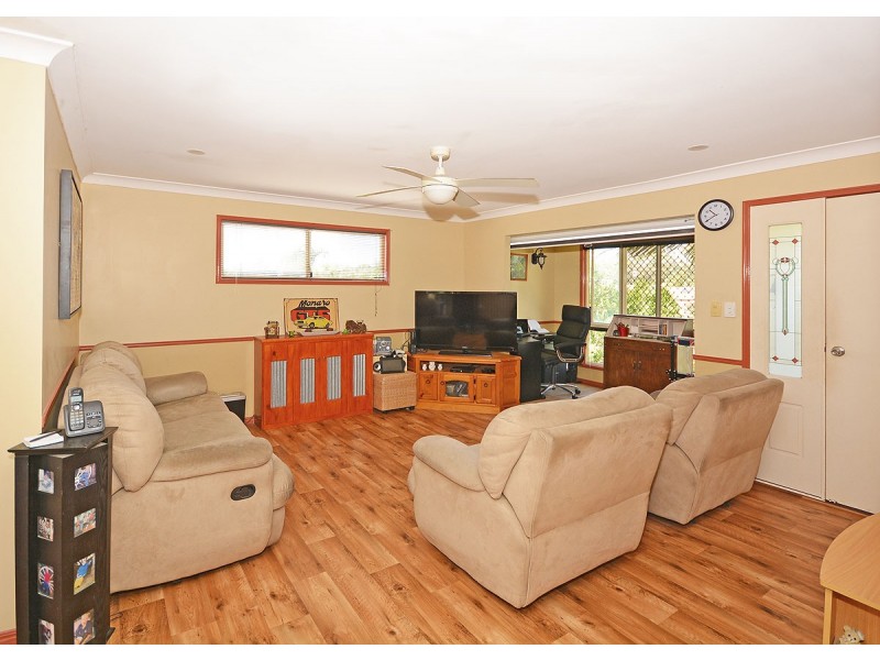 32 Earls Court, Point Vernon QLD 4655