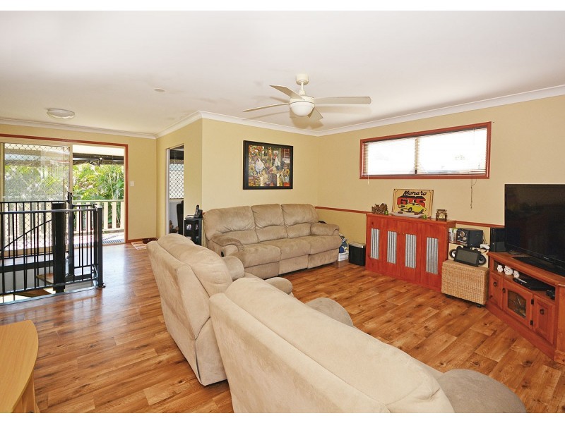 32 Earls Court, Point Vernon QLD 4655