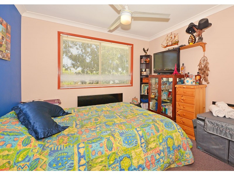 32 Earls Court, Point Vernon QLD 4655