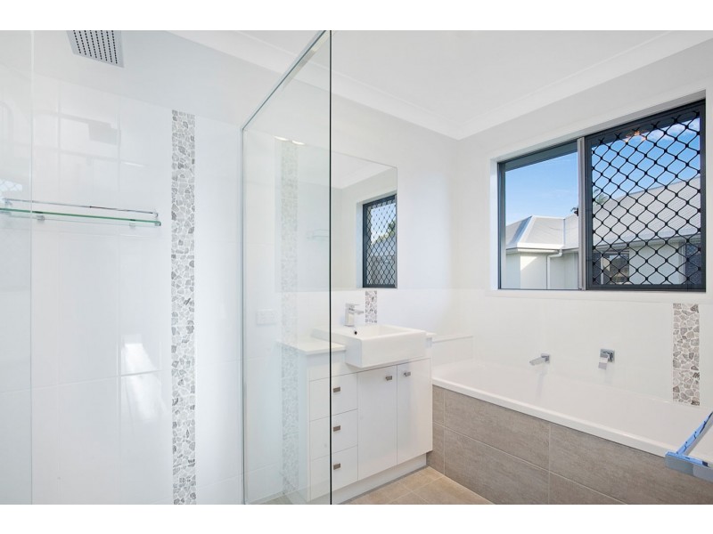 6A Poinciana Cresent, Kawungan QLD 4655