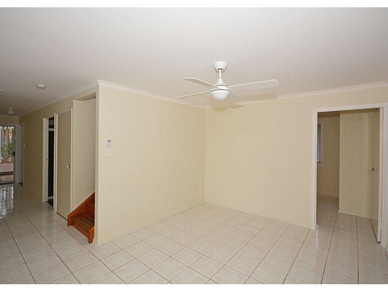 1 King Arthur, Urangan QLD 4655