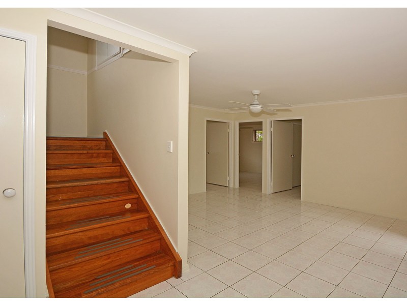 1 King Arthur, Urangan QLD 4655