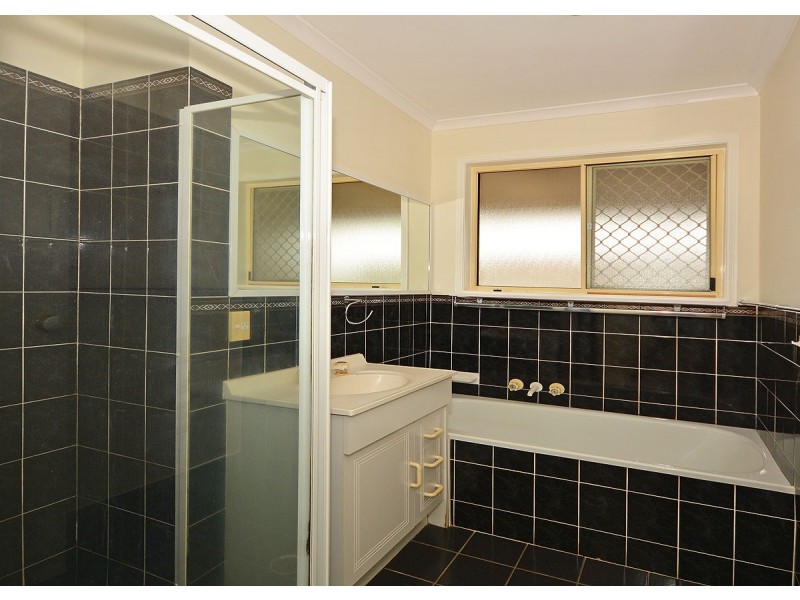 1 King Arthur, Urangan QLD 4655