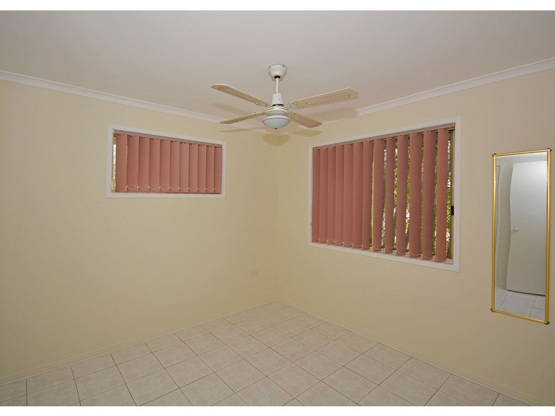 1 King Arthur, Urangan QLD 4655