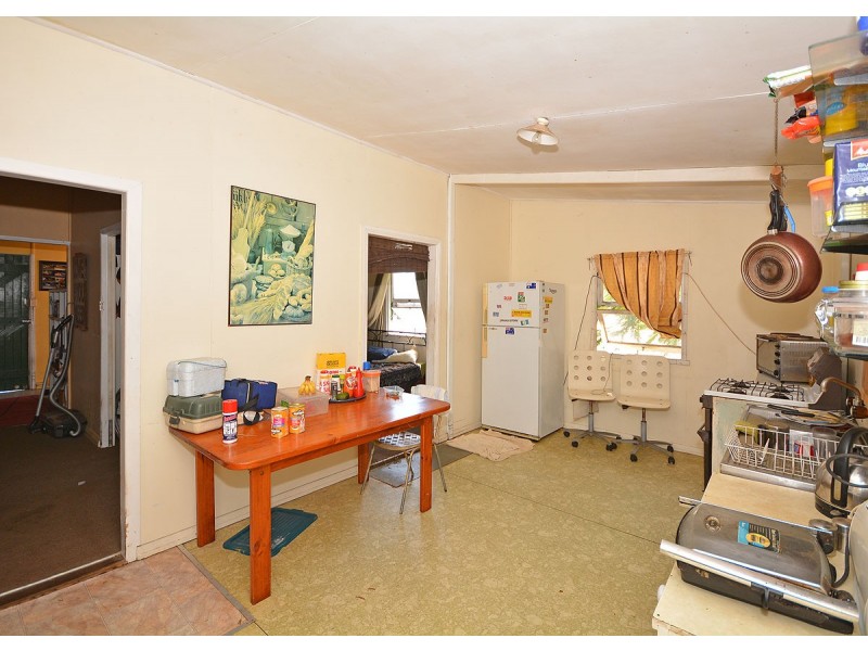 6 Florence Street, Urangan QLD 4655