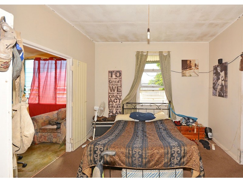 6 Florence Street, Urangan QLD 4655