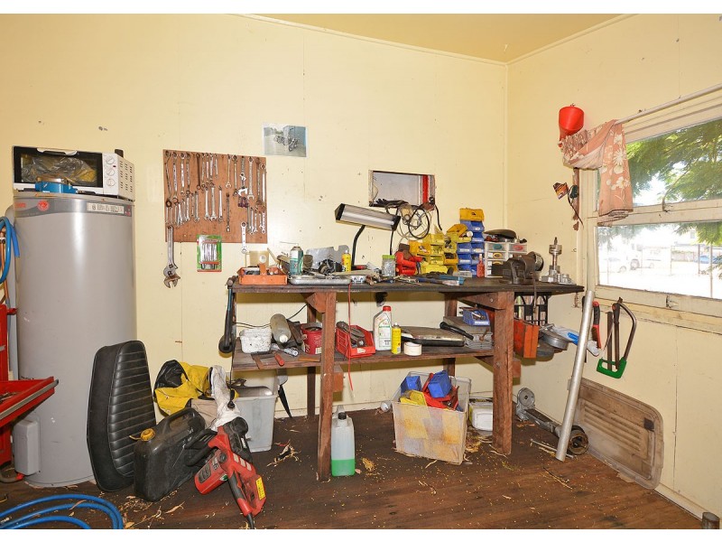 6 Florence Street, Urangan QLD 4655