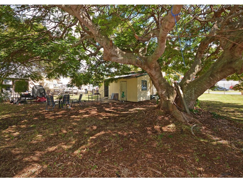 6 Florence Street, Urangan QLD 4655