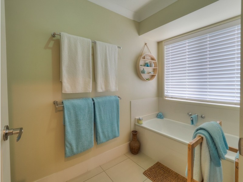 13 Fulmar Court, Burrum Heads QLD 4659