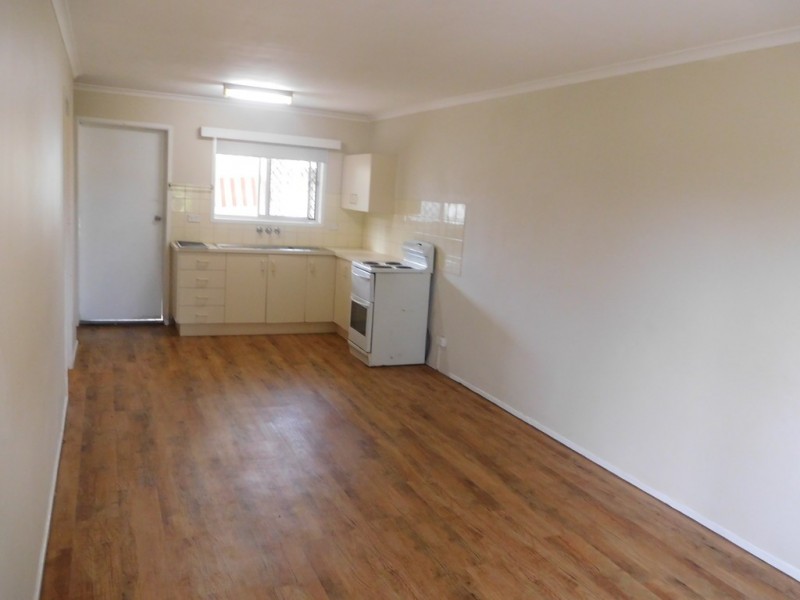 2/3 Down Street, Scarness QLD 4655