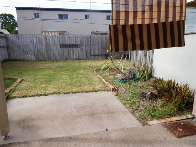 2/3 Down Street, Scarness QLD 4655