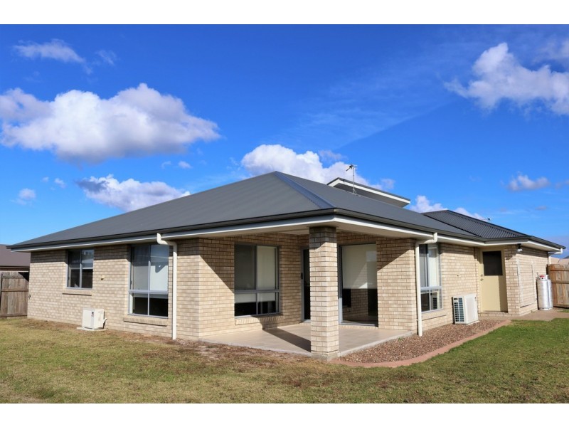 23 Bounty Circuit, Eli Waters QLD 4655