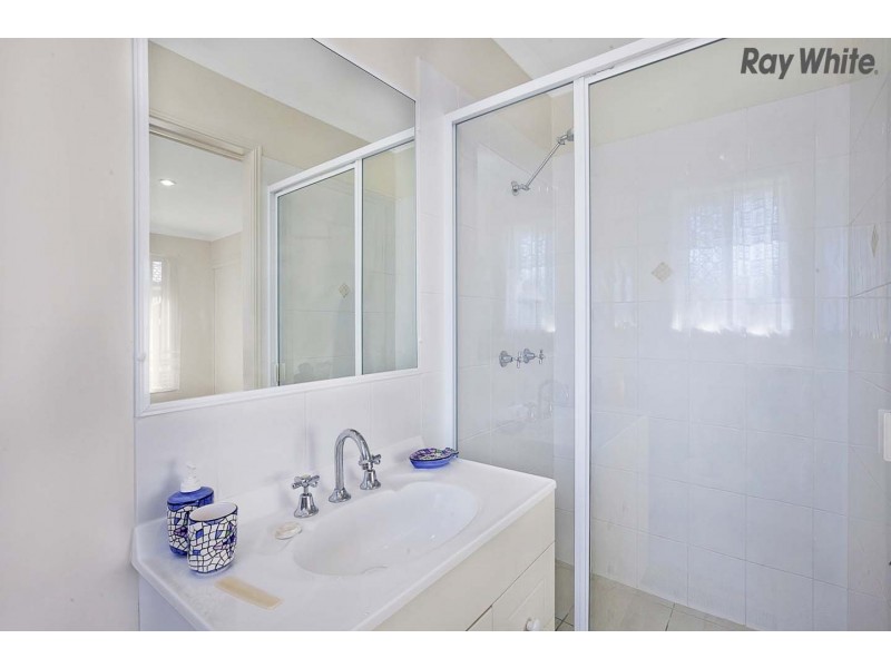 1 Malcolm Court, Point Vernon QLD 4655