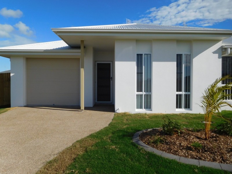 Unit 1/23 Imperial Court, Eli Waters QLD 4655