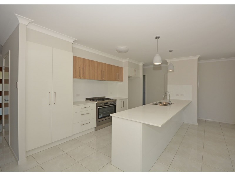 44 Ronaldo Way, Urangan QLD 4655