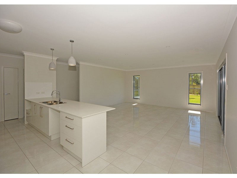 44 Ronaldo Way, Urangan QLD 4655