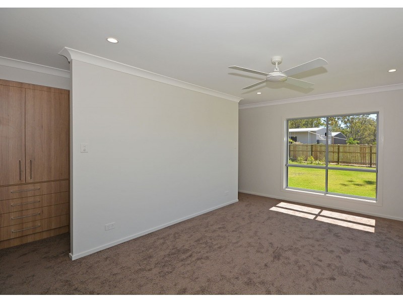 44 Ronaldo Way, Urangan QLD 4655