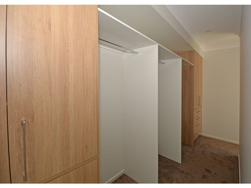 44 Ronaldo Way, Urangan QLD 4655