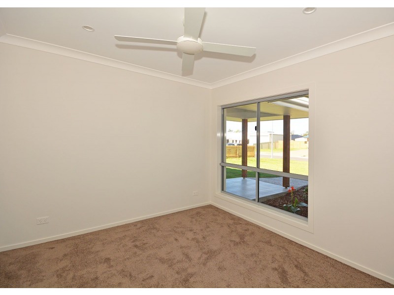 44 Ronaldo Way, Urangan QLD 4655