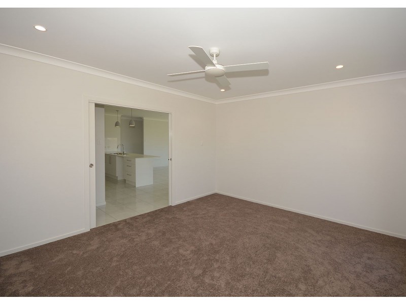 44 Ronaldo Way, Urangan QLD 4655