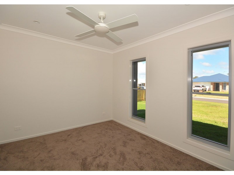 44 Ronaldo Way, Urangan QLD 4655