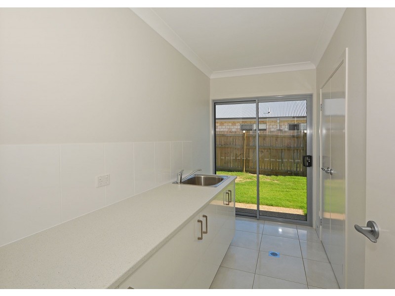 44 Ronaldo Way, Urangan QLD 4655